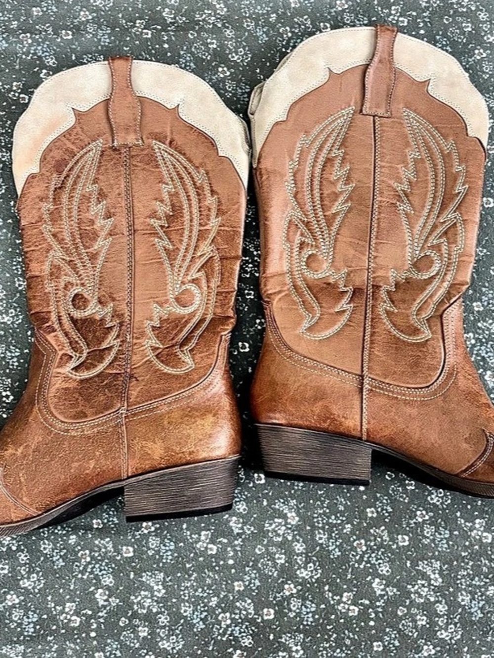 Arula brown western boots (never worn)